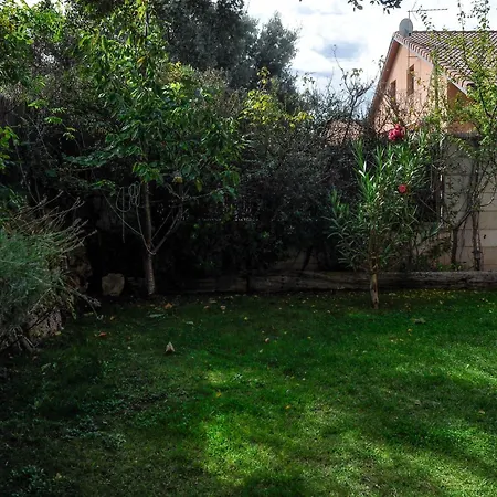 Acogedora Casa Con Jardin By Lejlighed
