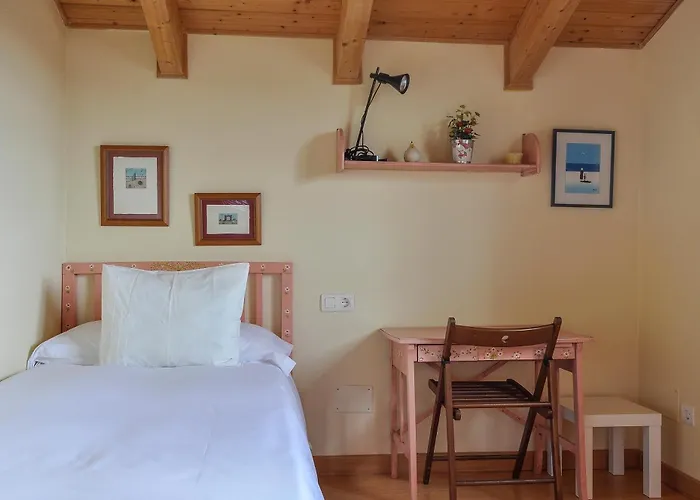 Acogedora Casa Con Jardin By *