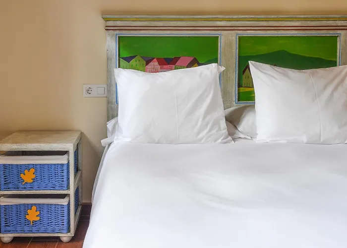 Acogedora Casa Con Jardin By Ituero y Lama