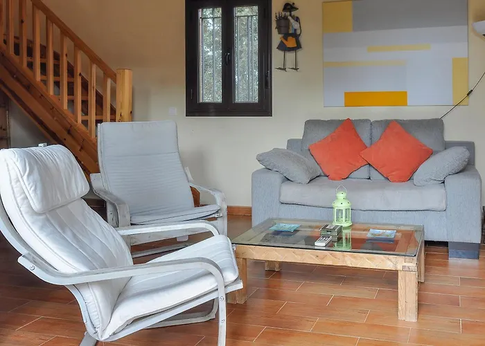 Acogedora Casa Con Jardin By * Ituero y Lama