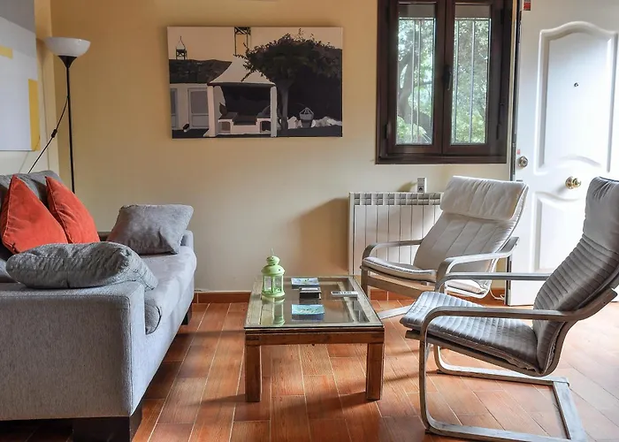 Acogedora Casa Con Jardin By *